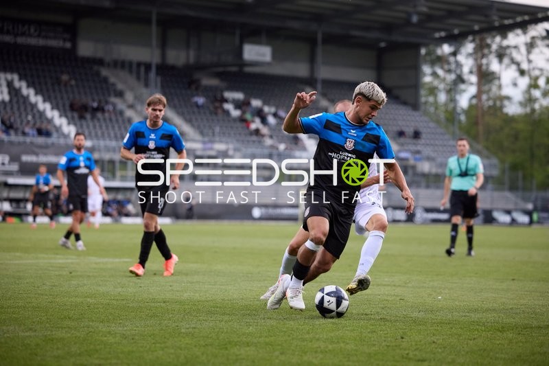 Zweikampf um den Ball