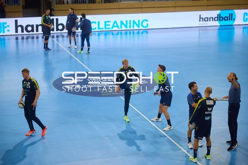 Spieler wärmen sich auf