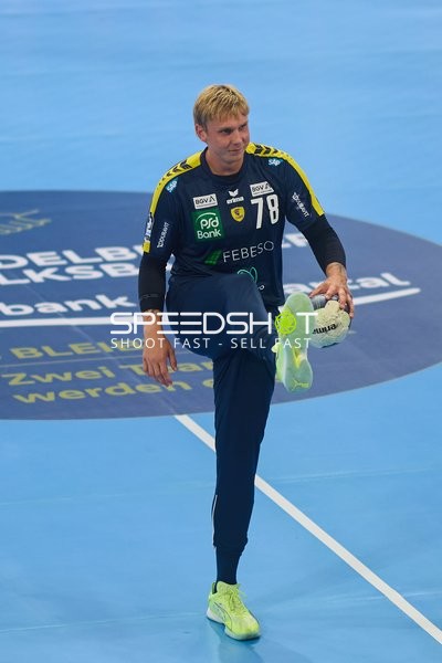 Fabian Schwarzer (78; Rhein Neckar Löwen) in Position