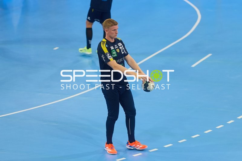 Spieler mit Ball in Halle