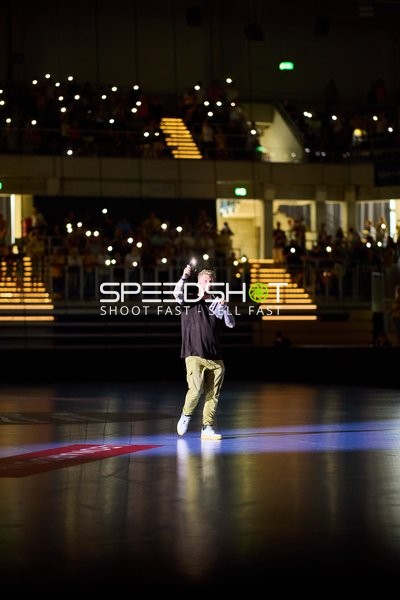 Offizielle Person in Halle