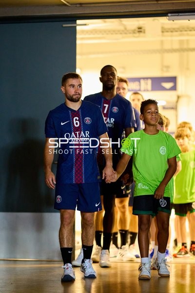 Spieler betreten Halle