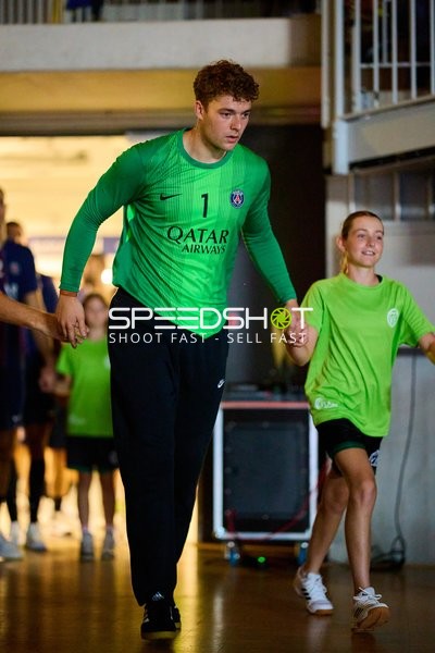 Torwart Mikkel Løvkvist (1; Paris Saint-Germain) in Position