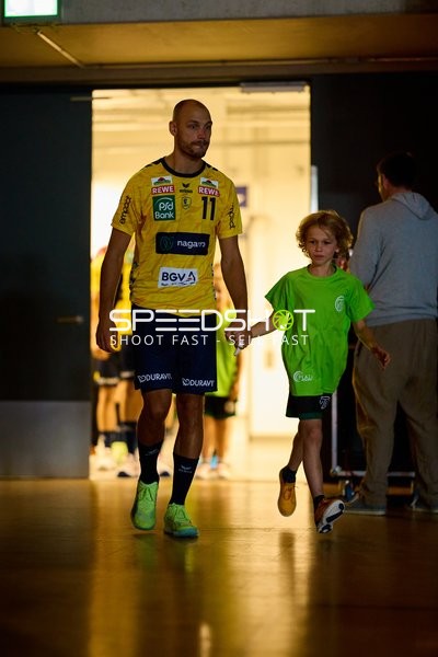 Spieler betritt Halle