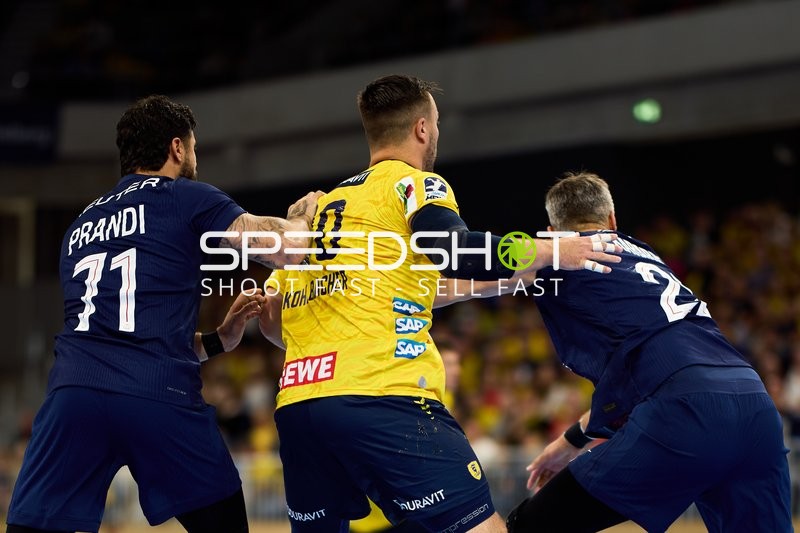 Defensive Aktion in Halle