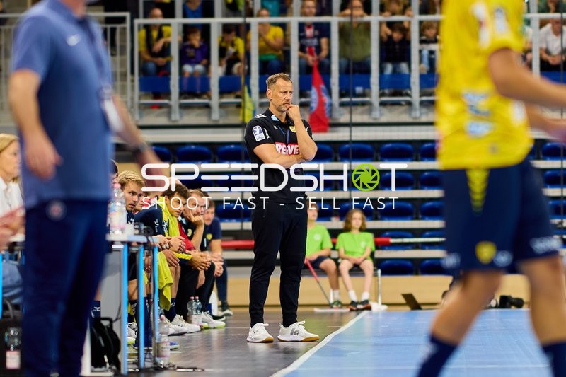 Trainer an der Seitenlinie