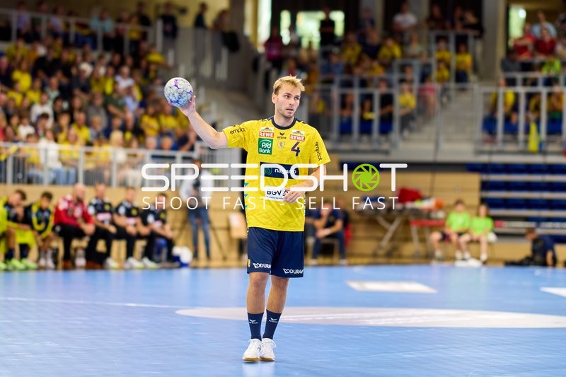 Mathias Larson (4; Rhein Neckar Löwen) wirft aufs Tor