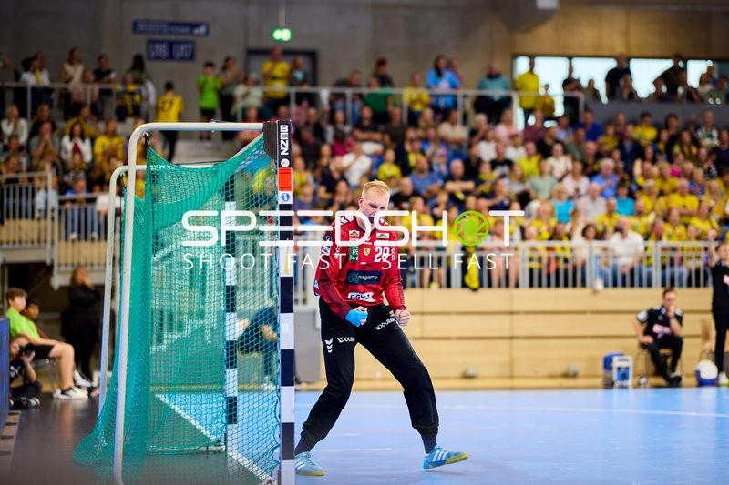 David Späth (29; Rhein Neckar Löwen) jubelt im Tor