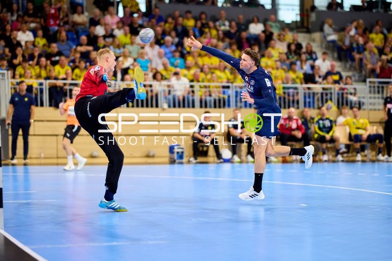 Torwart verteidigt Wurf