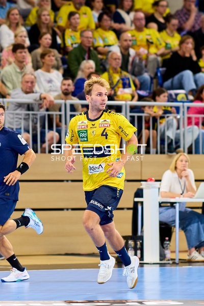 Spieler Mathias Larson (4; Rhein Neckar Löwen) in Bewegung