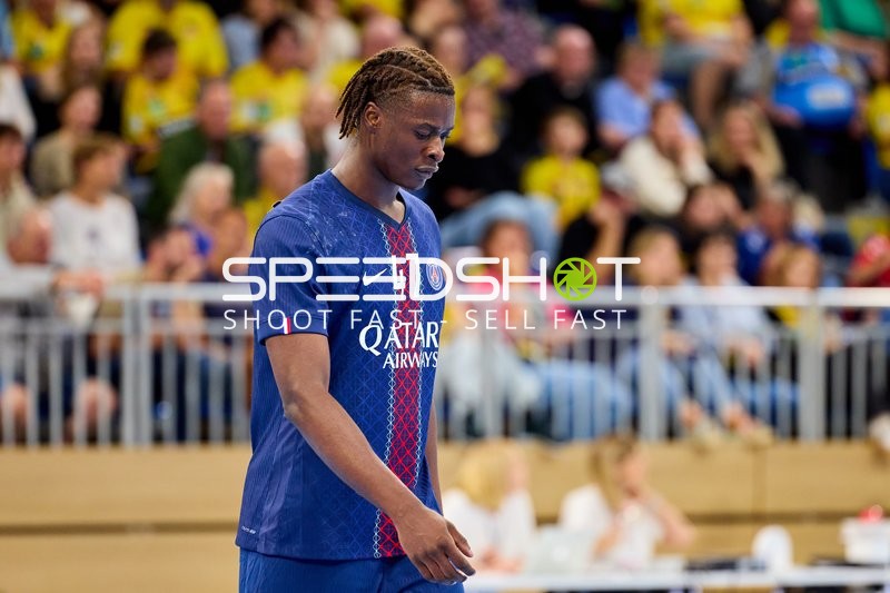 Spieler von Wallem Peleka (47; Paris Saint-Germain) in Halle