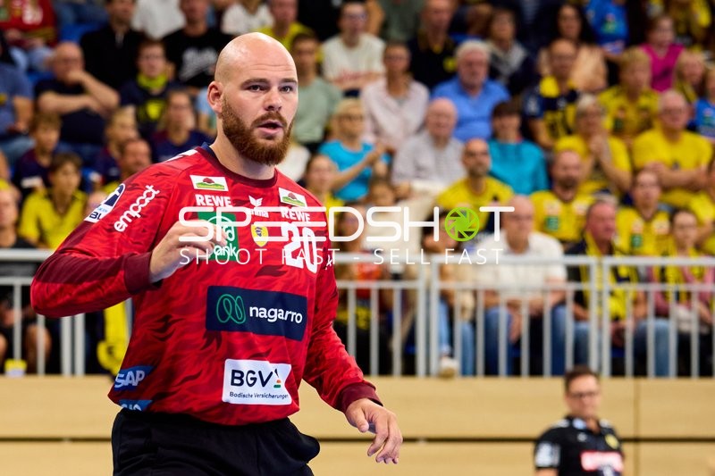 Torwart Mike Jensen (20; Rhein Neckar Löwen) in Position