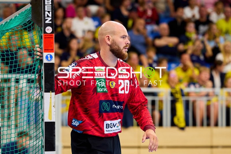 Torwart Mike Jensen (20; Rhein Neckar Löwen) in Position