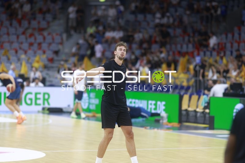 Spieler 2355_9 wärmt auf