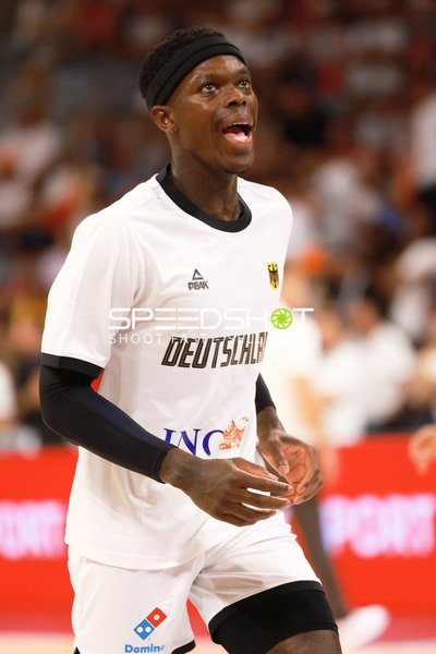 Dennis Schröder (17; Deutschland) auf dem Court