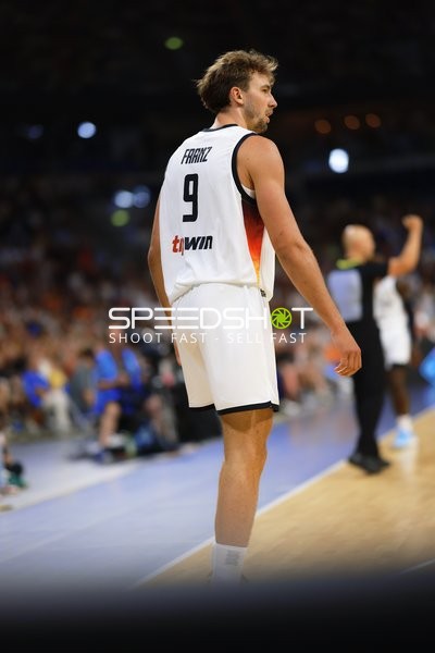 Franz Wagner (9; Deutschland) in Position