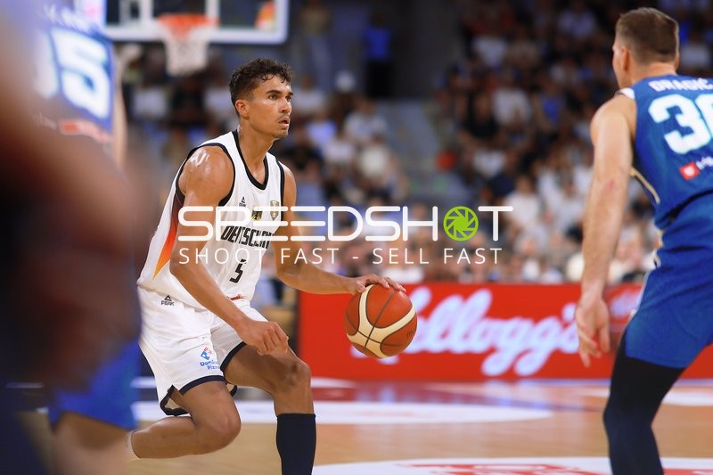 Zweikampf zwischen Tristan da Silva (5; Deutschland) und Zoran Dragić (30; Slowenien)