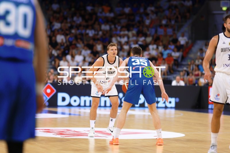 Hollatz im Zweikampf