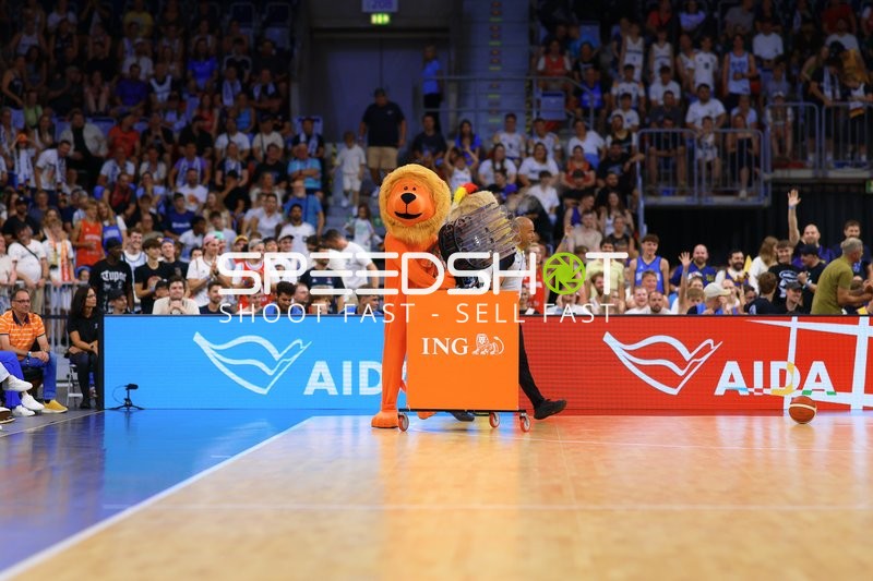 Maskottchen auf dem Court