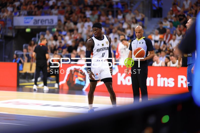 Dennis Schröder (17; Deutschland) in Position