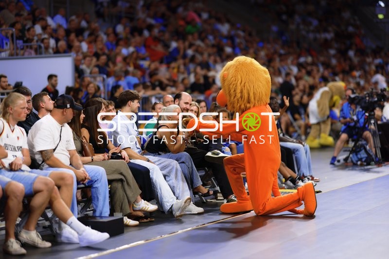 Maskottchen begeistert Fans