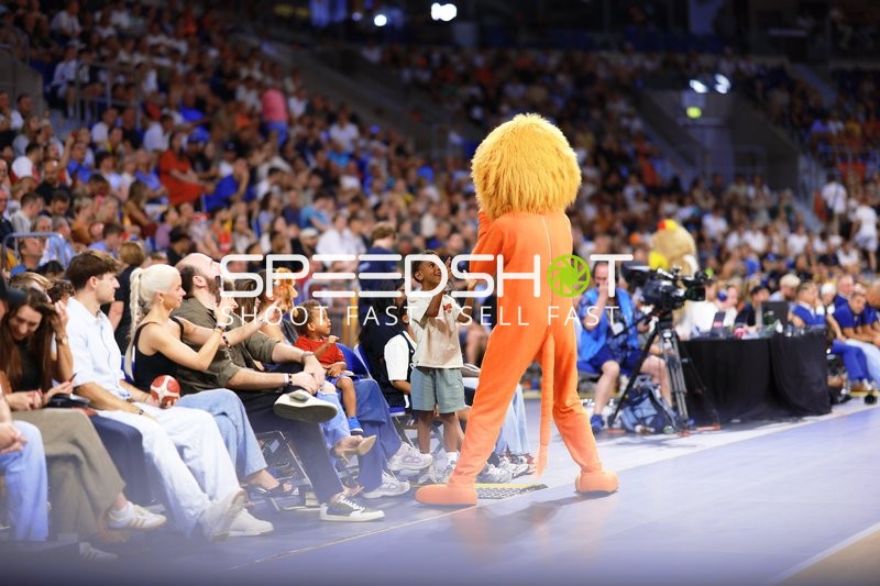 Maskottchen und Fans