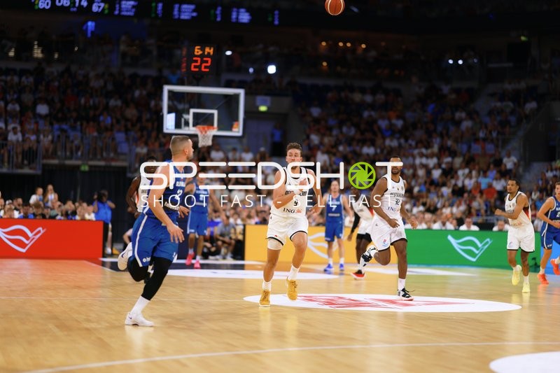 Schneller Angriff beider Teams