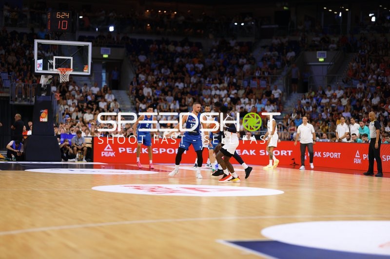 Spieler im Zweikampf