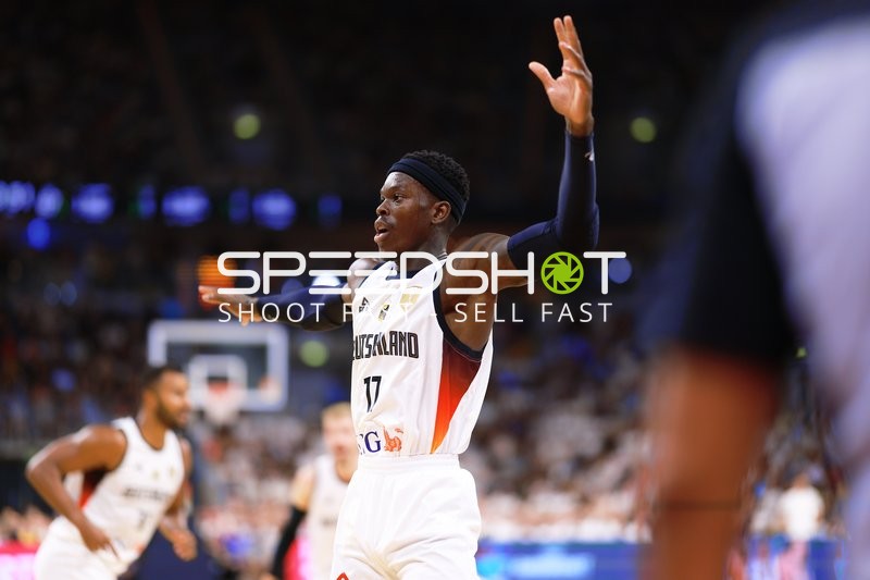 Dennis Schröder (17; Deutschland) verteidigt aktiv