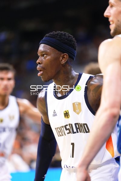 Dennis Schröder (17; Deutschland) auf dem Court