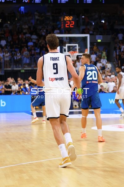 Franz Wagner (9; Deutschland) und Miha Cerkvenik (20; Slowenien) auf dem Court