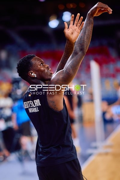 Deutschland Spieler wirft Korb