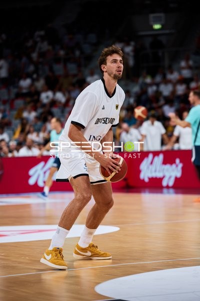 Franz Wagner (9; Deutschland) beim Aufwärmen