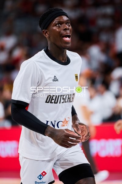Dennis Schröder (17; Deutschland) auf dem Court
