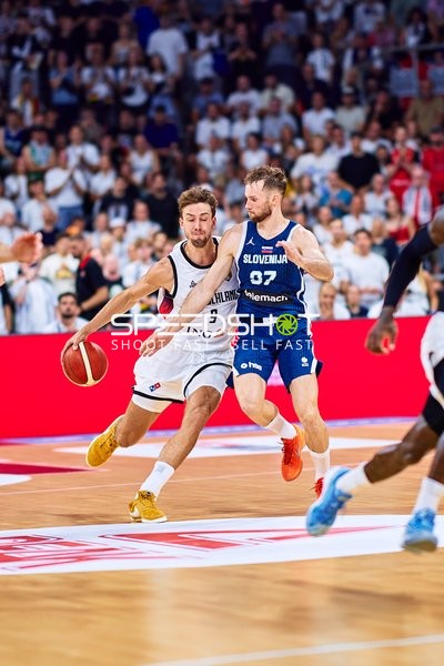 Zweikampf um den Ball