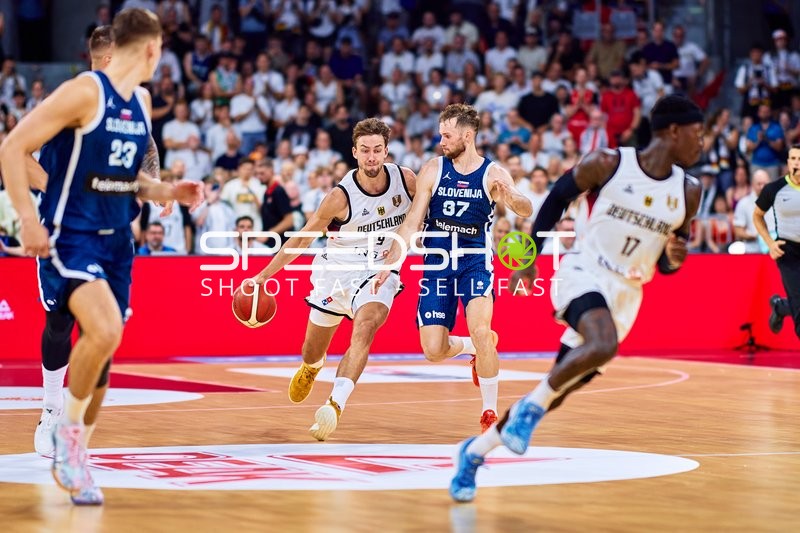 Zweikampf um den Ball