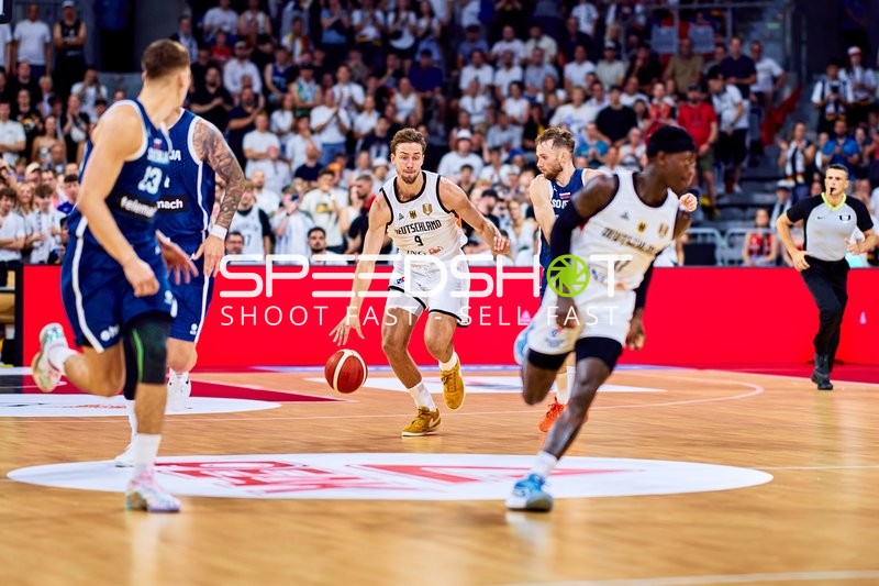 Schneller Angriff auf dem Court