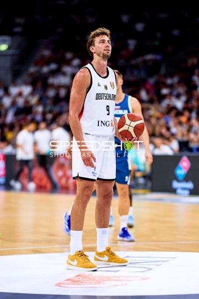 Spieler Franz Wagner (9; Deutschland) am Freiwurf