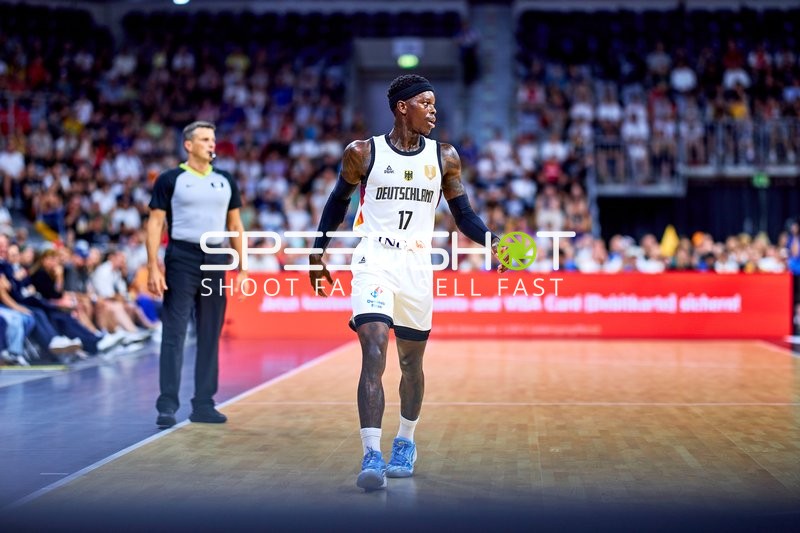 Dennis Schröder (17; Deutschland) auf dem Court
