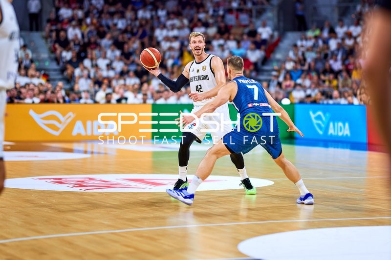 Andreas Obst (42; Deutschland) gegen Klemen Prepelič (7; Slowenien) im Duell