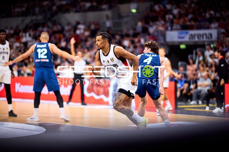 Nelson Weidemann (11; Deutschland) auf dem Court