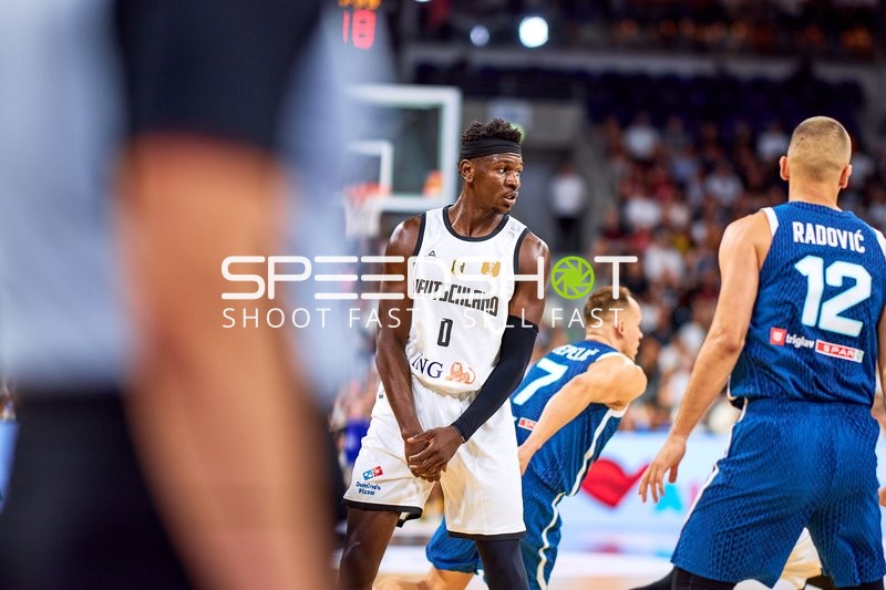 Isaac Bonga (0; Deutschland) auf dem Court