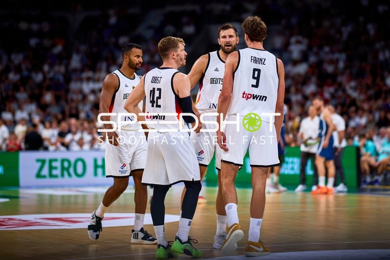 Andreas Obst (42; Deutschland), Franz Wagner (9; Deutschland) auf dem Court