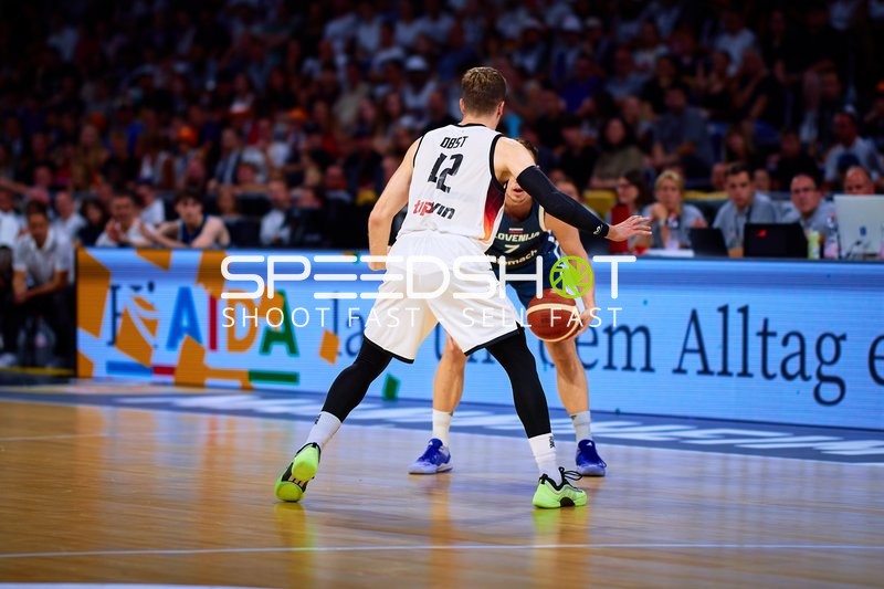 Zweikampf 12; Deutschland vs Klemen Prepelič (7; Slowenien)