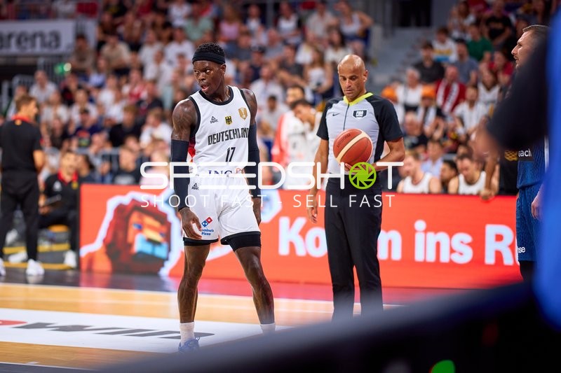 Dennis Schröder (17; Deutschland) auf dem Court