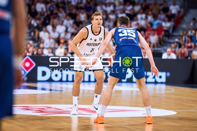 Zweikampf Justus Hollatz (21; Deutschland) vs 