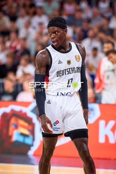 Dennis Schröder (17; Deutschland) auf dem Court