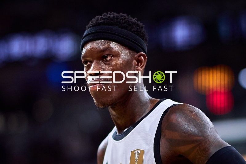 Dennis Schröder (17; Deutschland) auf dem Court