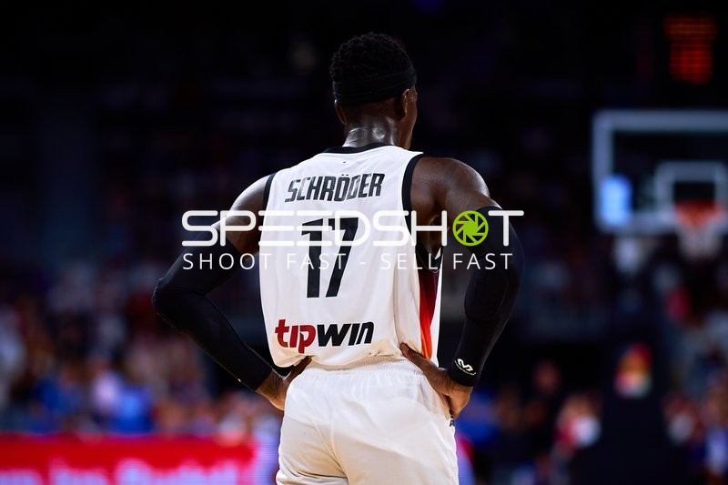 Dennis Schröder (17; Deutschland) auf dem Court