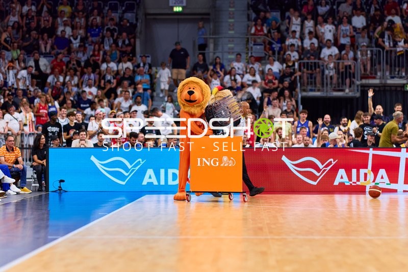 Maskottchen-Show auf dem Court